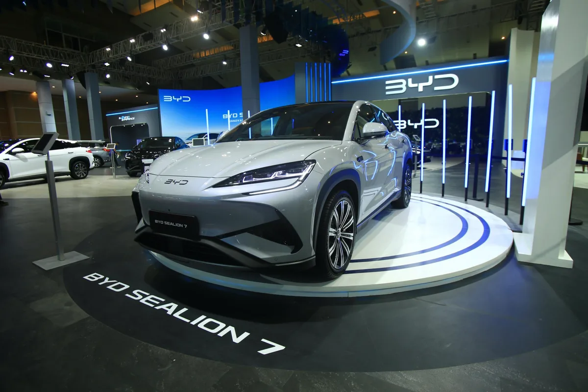 Tesla Mulai ’Dikepung’ Mobil Listrik China dalam Peringkat IMD Future Readiness Indicator Automotive 2025