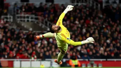 David Raya Arsenal melakukan penyelamatan sensasional saat melawan Brighton