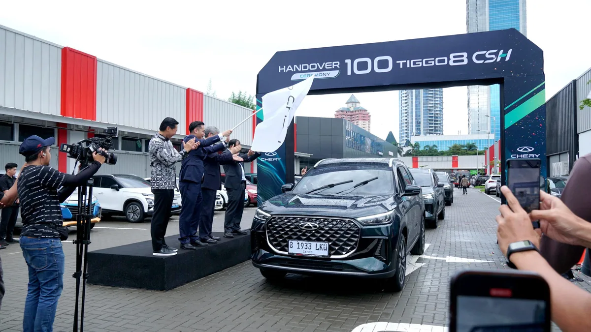 Chery Serahkan 100 Unit Tiggo 8 CSH ke Konsumen Pertama